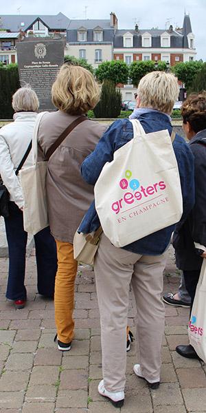balade greeters dominique savreux reimscr kiezer coll adt marne7 - Tourisme dans la Marne en Champagne