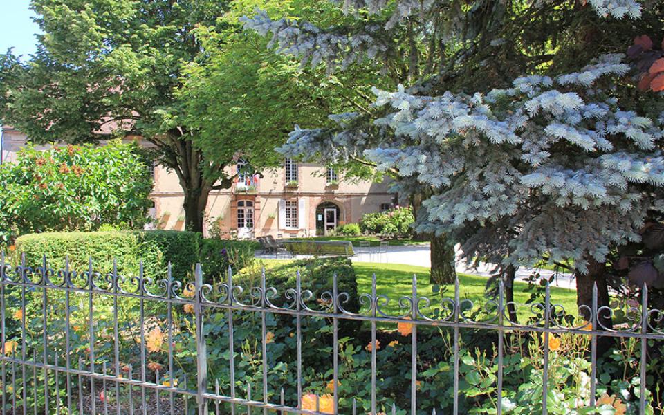 jardin de lhotel de ville 3cville de sezanne 1 - Tourisme dans la Marne en Champagne