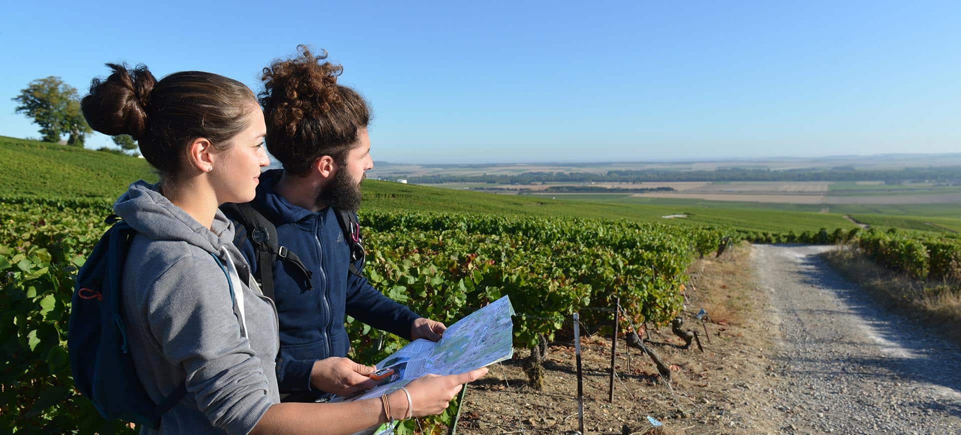 Randonnée dans le vignoble de Champagne © C. Manquillet